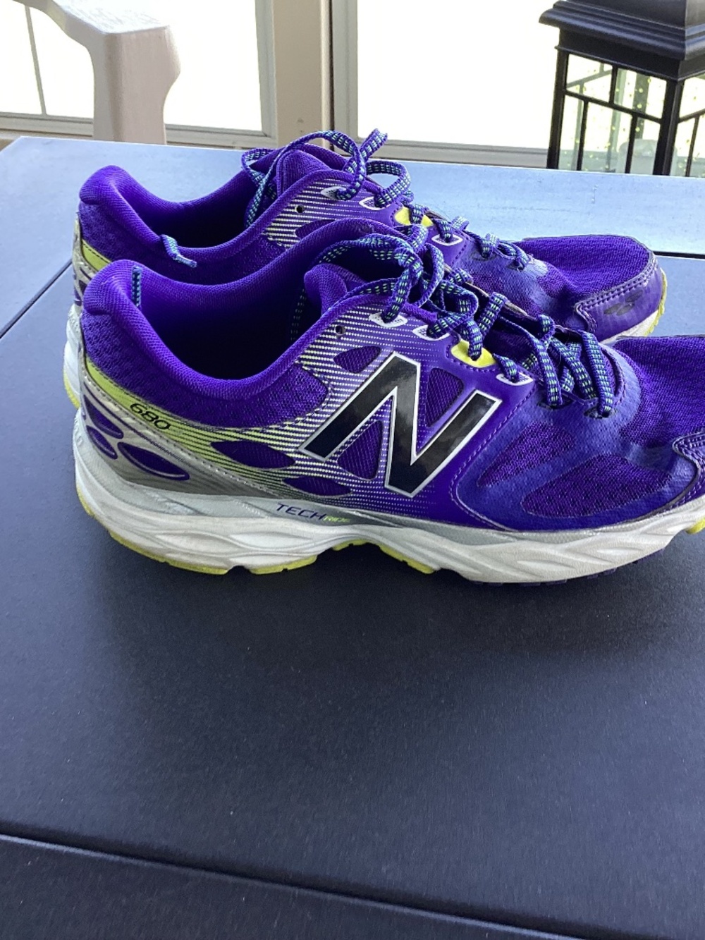 New Balance tennis shoes